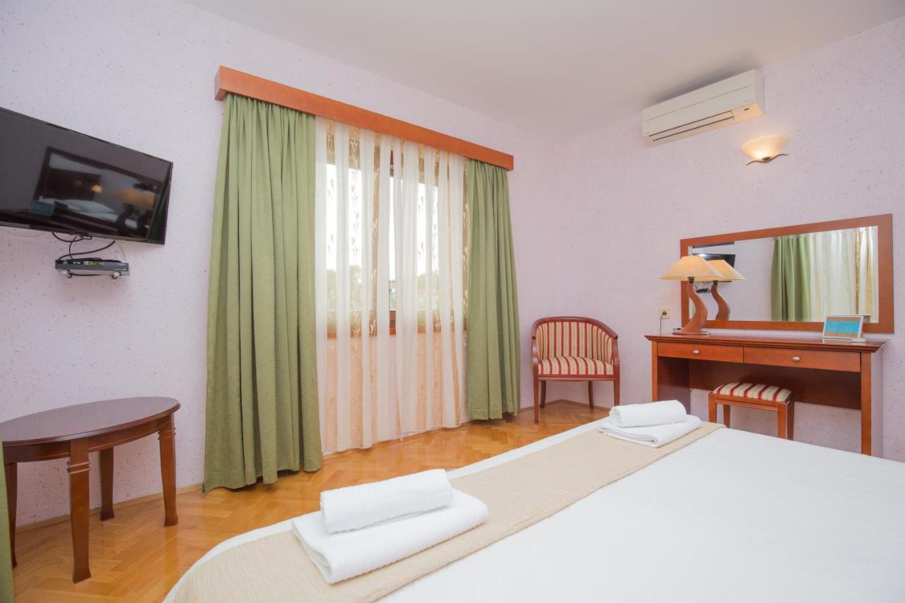 Rooms Plava Laguna Primošten Exterior foto